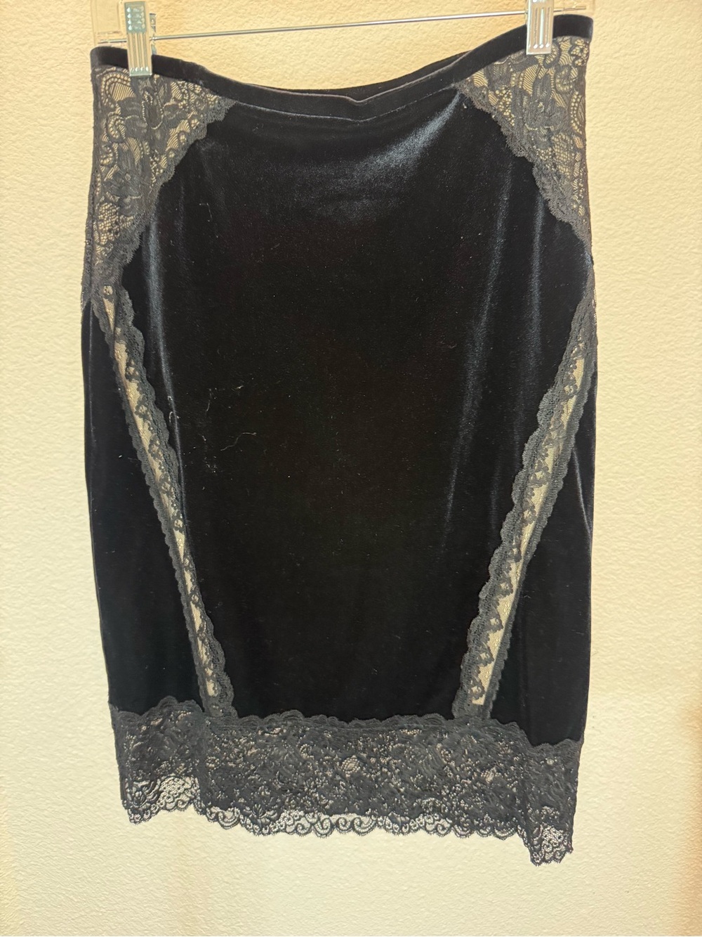 Express Black Velvet Lace Trim Pencil Skirt Women’s Size Small Elegant Midi